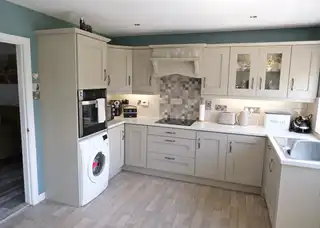 61 Glenwood GardensImage 7