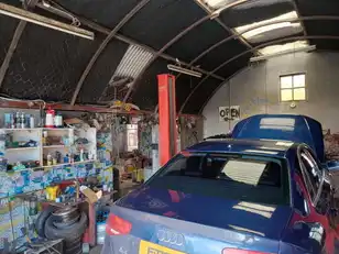 Tracey`s Garage And ShopImage 14