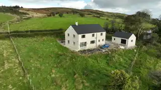 Detached House & GarageImage 3