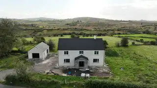 Detached House & GarageImage 5