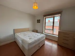 Apt 6 39 Thorndyke StreetImage 6