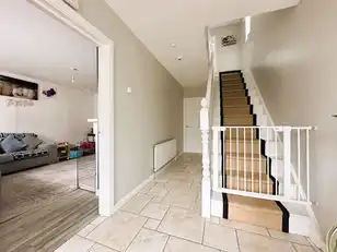 7 Strawhill ManorImage 2