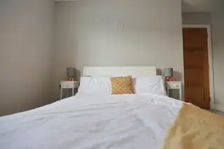 4 Linen HallImage 36