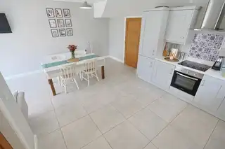 4 Linen HallImage 12