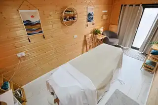 4 Linen HallImage 50
