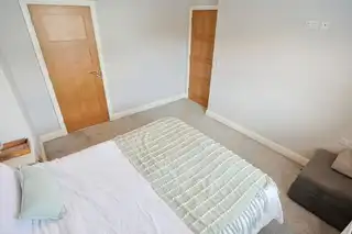 4 Linen HallImage 28