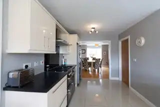 2 Bachelors AvenueImage 21