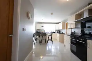 2 Bachelors AvenueImage 22