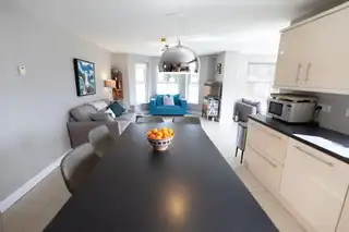 2 Bachelors AvenueImage 25