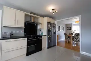 2 Bachelors AvenueImage 20