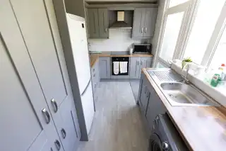 14 Rosemount AvenueImage 17