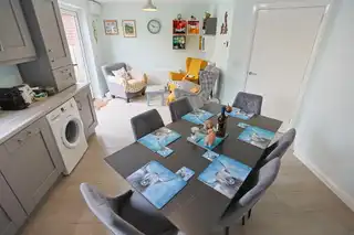 2 Bachelors CloseImage 23