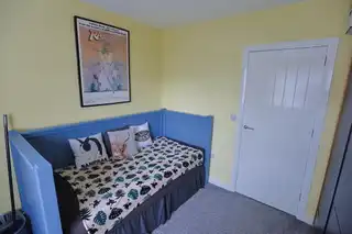 2 Bachelors CloseImage 45