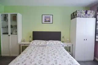 2 Bachelors CloseImage 39