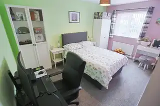 2 Bachelors CloseImage 37