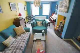 2 Bachelors CloseImage 14