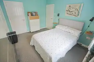 2 Bachelors CloseImage 34