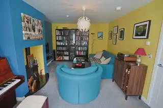 2 Bachelors CloseImage 8