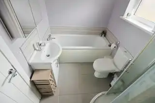 2 Bachelors CloseImage 47