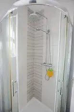 2 Bachelors CloseImage 49