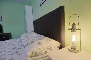 2 Bachelors CloseImage 42