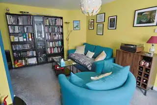 2 Bachelors CloseImage 16