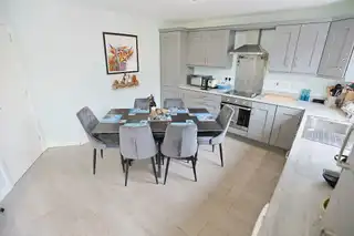 2 Bachelors CloseImage 20