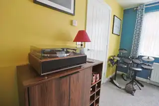 2 Bachelors CloseImage 17
