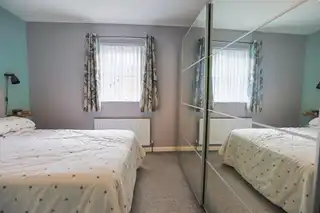 2 Bachelors CloseImage 33