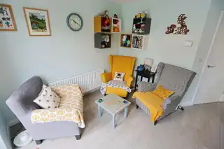 2 Bachelors CloseImage 26