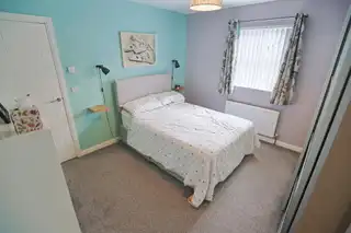 2 Bachelors CloseImage 31