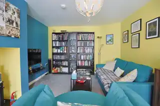 2 Bachelors CloseImage 15