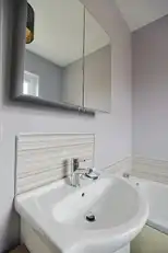 2 Bachelors CloseImage 48