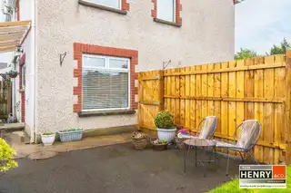 2 Henrys PlaceImage 27