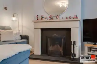 2 Henrys PlaceImage 9