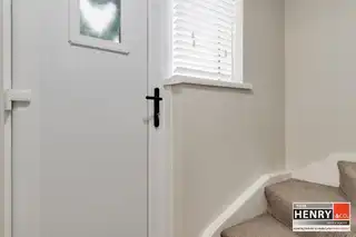 2 Henrys PlaceImage 4