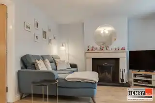 2 Henrys PlaceImage 8
