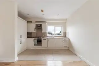 Apt 5 Tivoli CourtImage 7