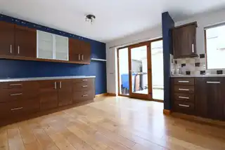 2 Mark MewsImage 6