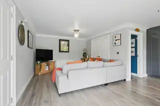 2B Wilshire DriveImage 10