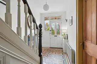 27 Sandhill GardensImage 5