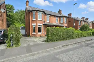 27 Sandhill GardensImage 2
