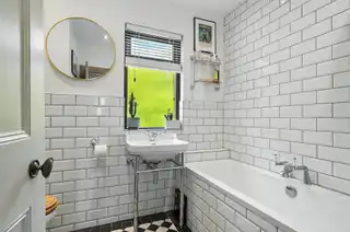 27 Sandhill GardensImage 18