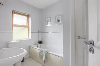 23 Aston GardensImage 19