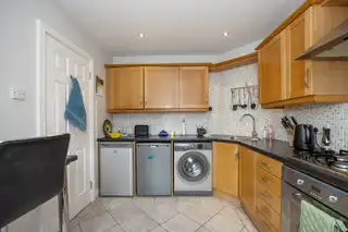 23 Aston GardensImage 8