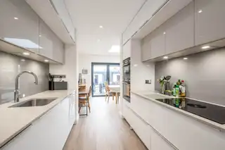 61 Martinez AvenueImage 8