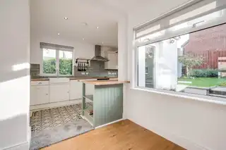 10 Bloomfield GardensImage 12