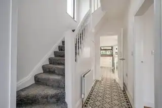 10 Bloomfield GardensImage 3