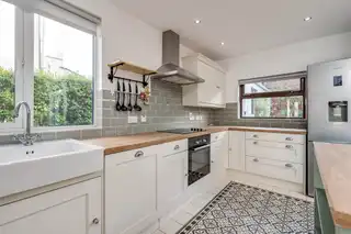 10 Bloomfield GardensImage 9