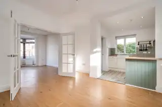 10 Bloomfield GardensImage 7